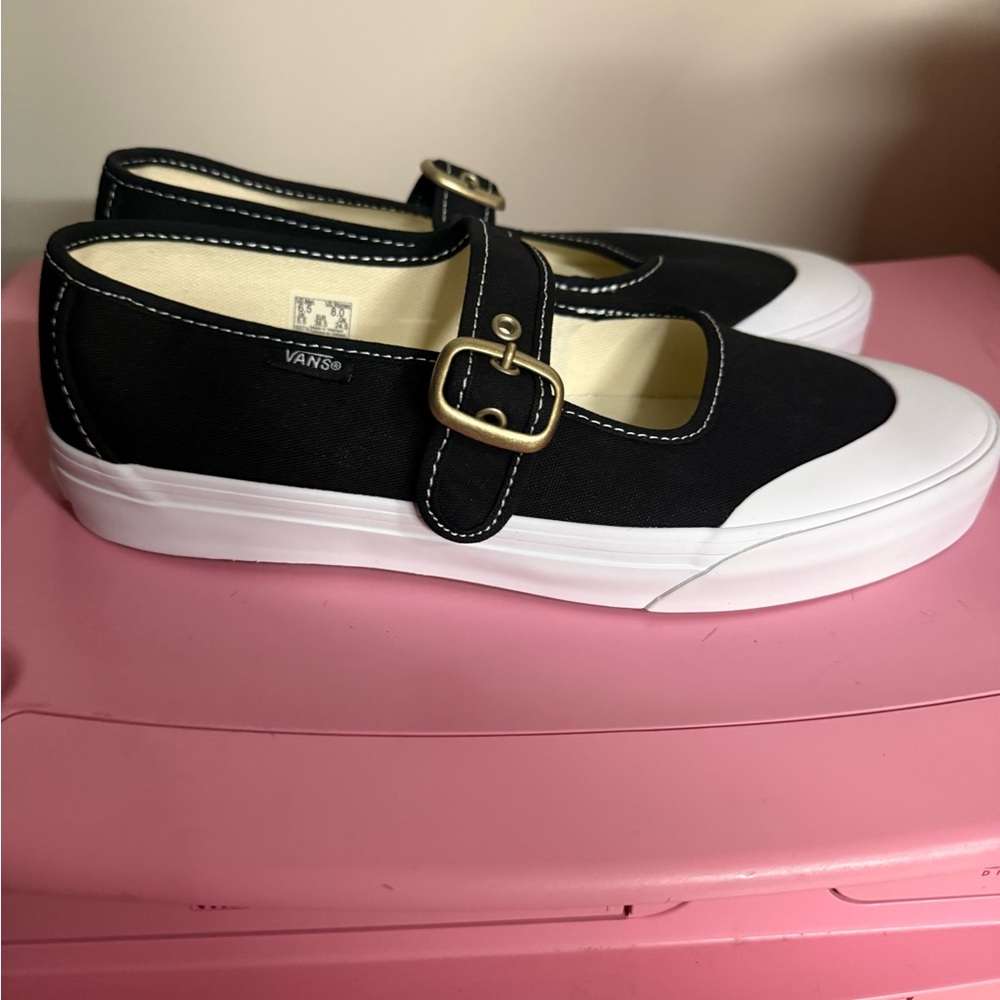 Vans Mary Jane shoes NEW . Sold out size 8.